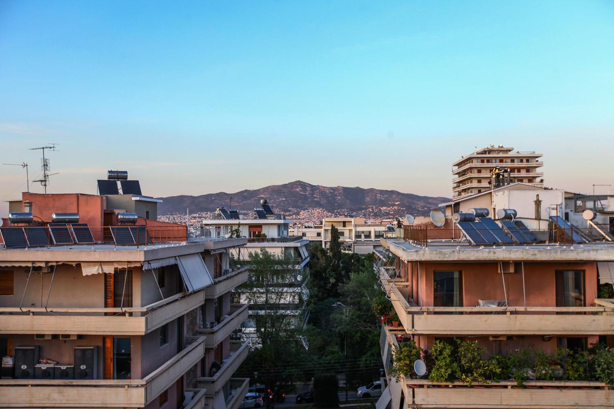 Loft Condo Next To Metro Station. Amazing View! Атина Екстериор снимка