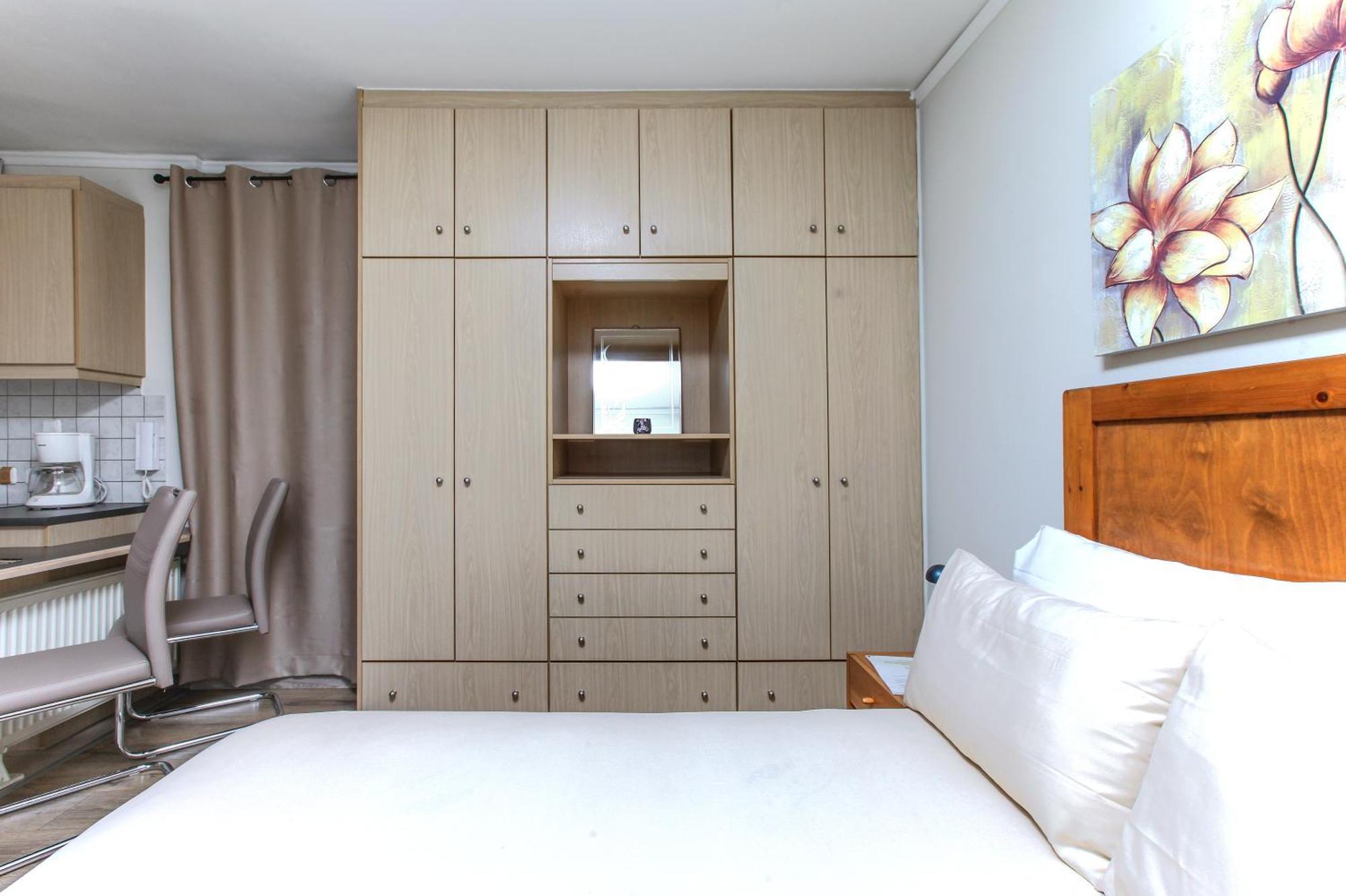 Loft Condo Next To Metro Station. Amazing View! Атина Екстериор снимка